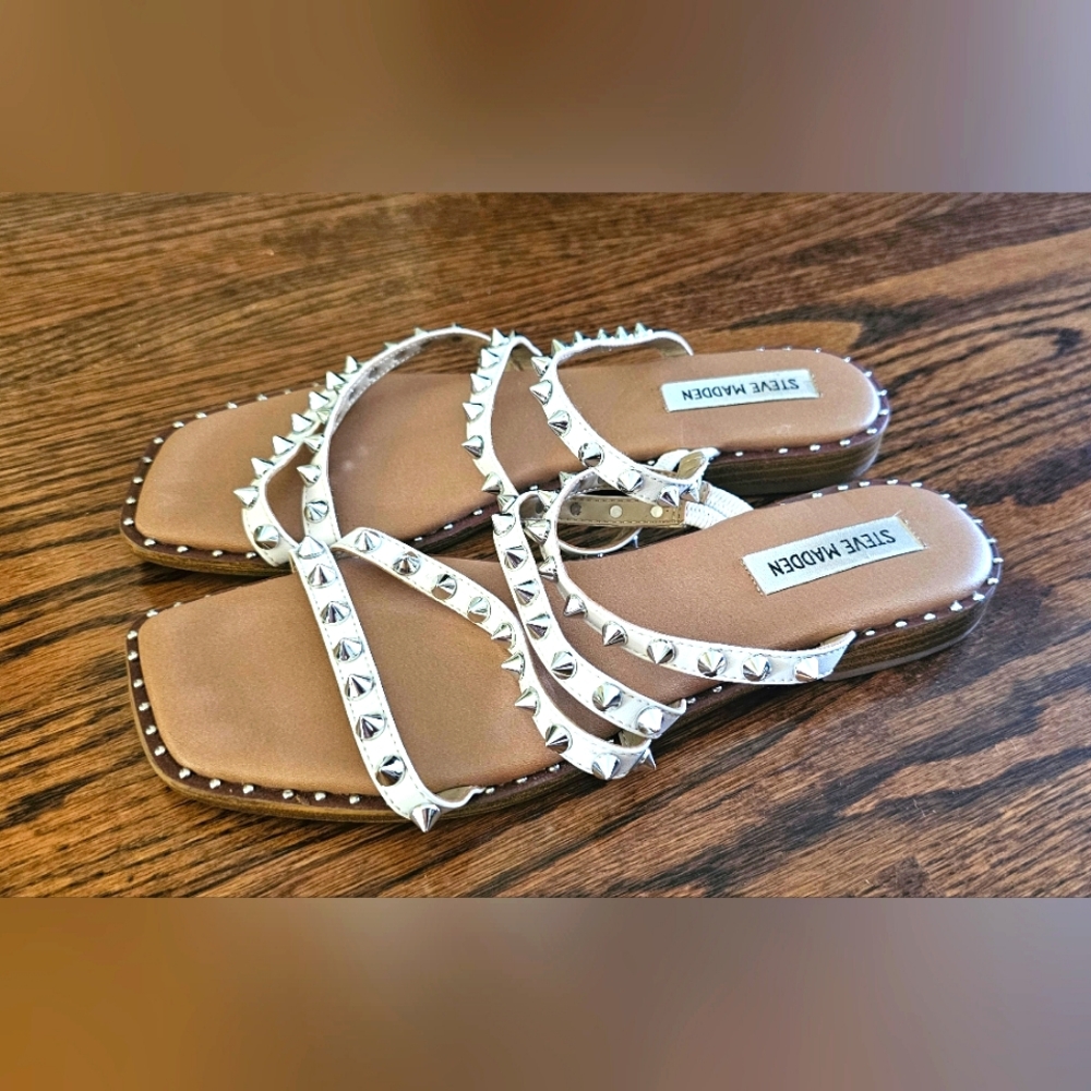 Steve Madden Womens Tan Silver White Studded Sandals Size 8.5